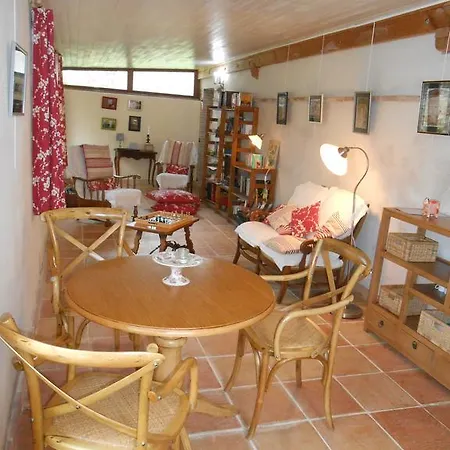 Oda ve Kahvaltı Le Jourdy Ambres